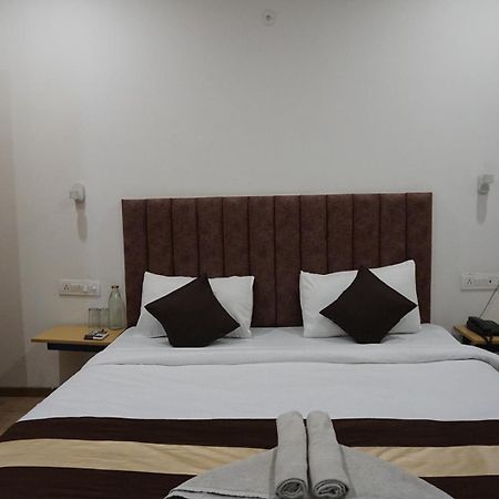 Tipsyy Inn 018 Гургаон Екстериор снимка