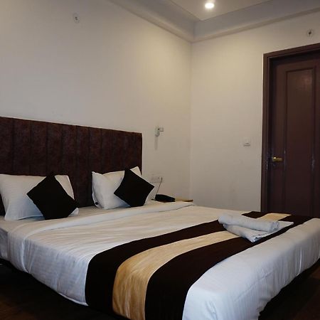 Tipsyy Inn 018 Гургаон Екстериор снимка