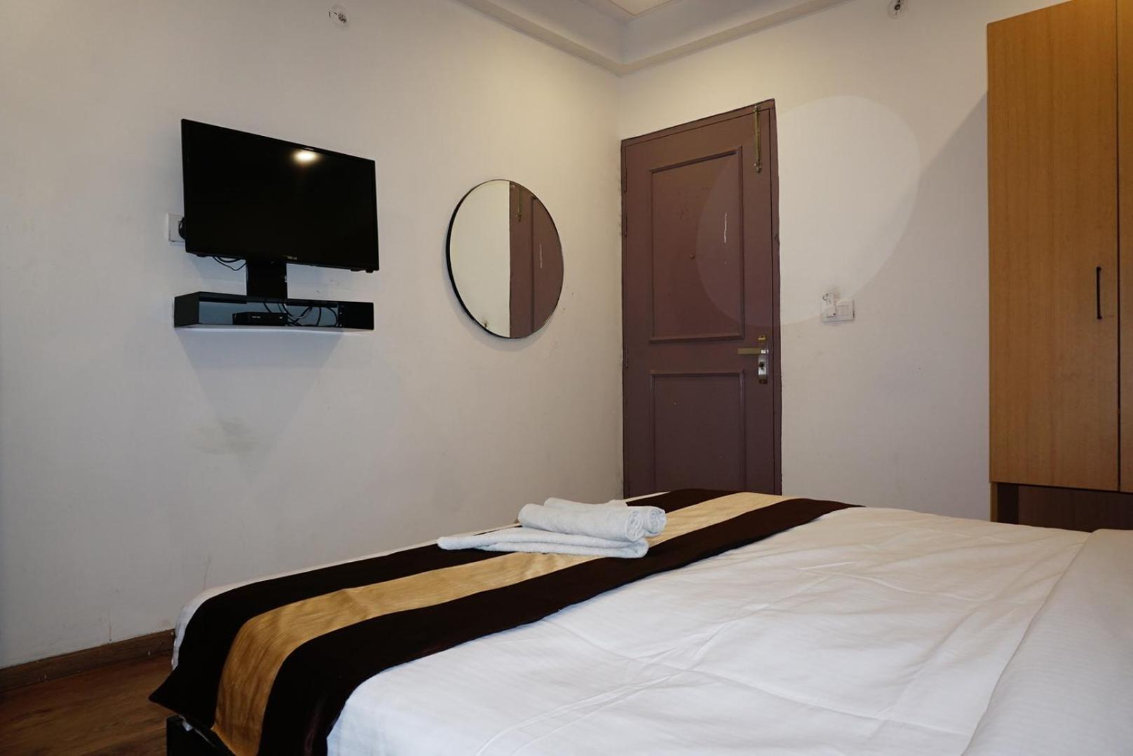 Tipsyy Inn 018 Гургаон Екстериор снимка