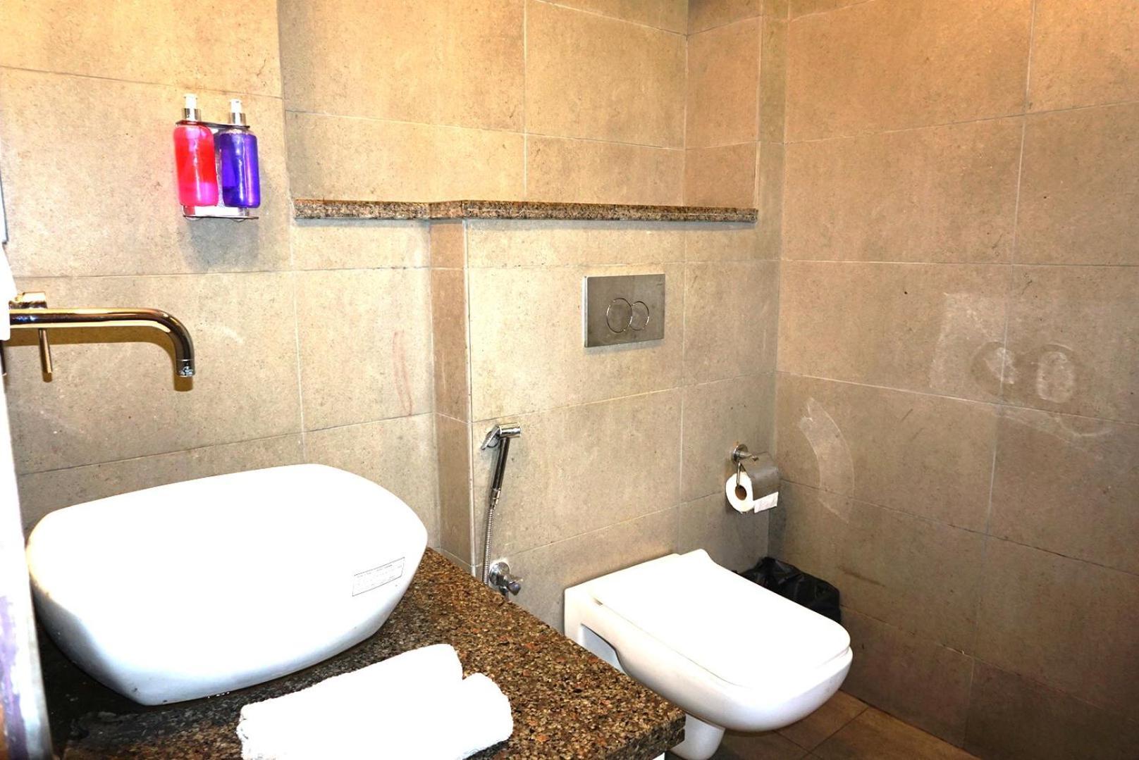 Tipsyy Inn 018 Гургаон Екстериор снимка