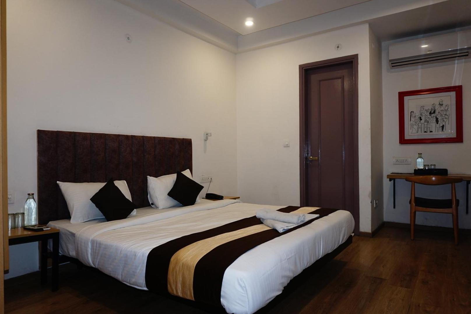 Tipsyy Inn 018 Гургаон Екстериор снимка
