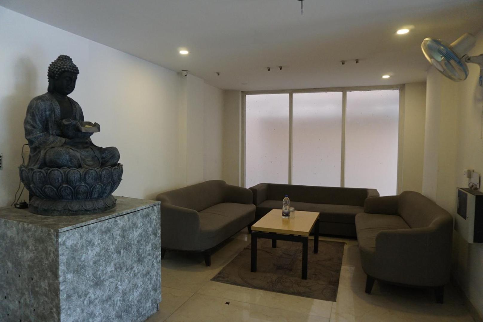Tipsyy Inn 018 Гургаон Екстериор снимка